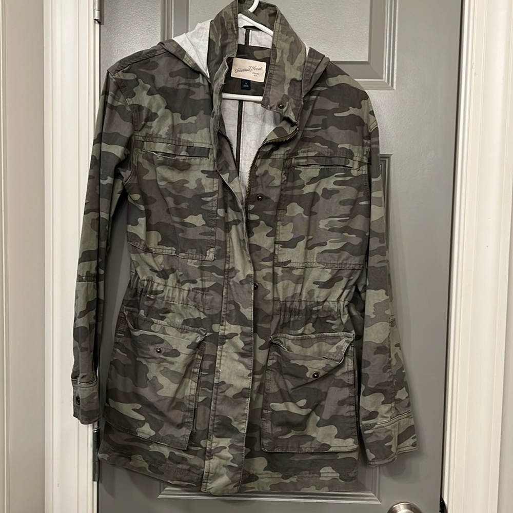 Universal thread camo jacket size small